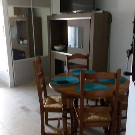 La Pompelle Appartement Pichanges Buitenkant foto